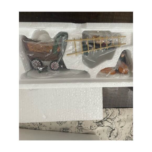 Department 56 Heritage Village Collection Thatchers Christmas Holiday - Picture 3 of 3